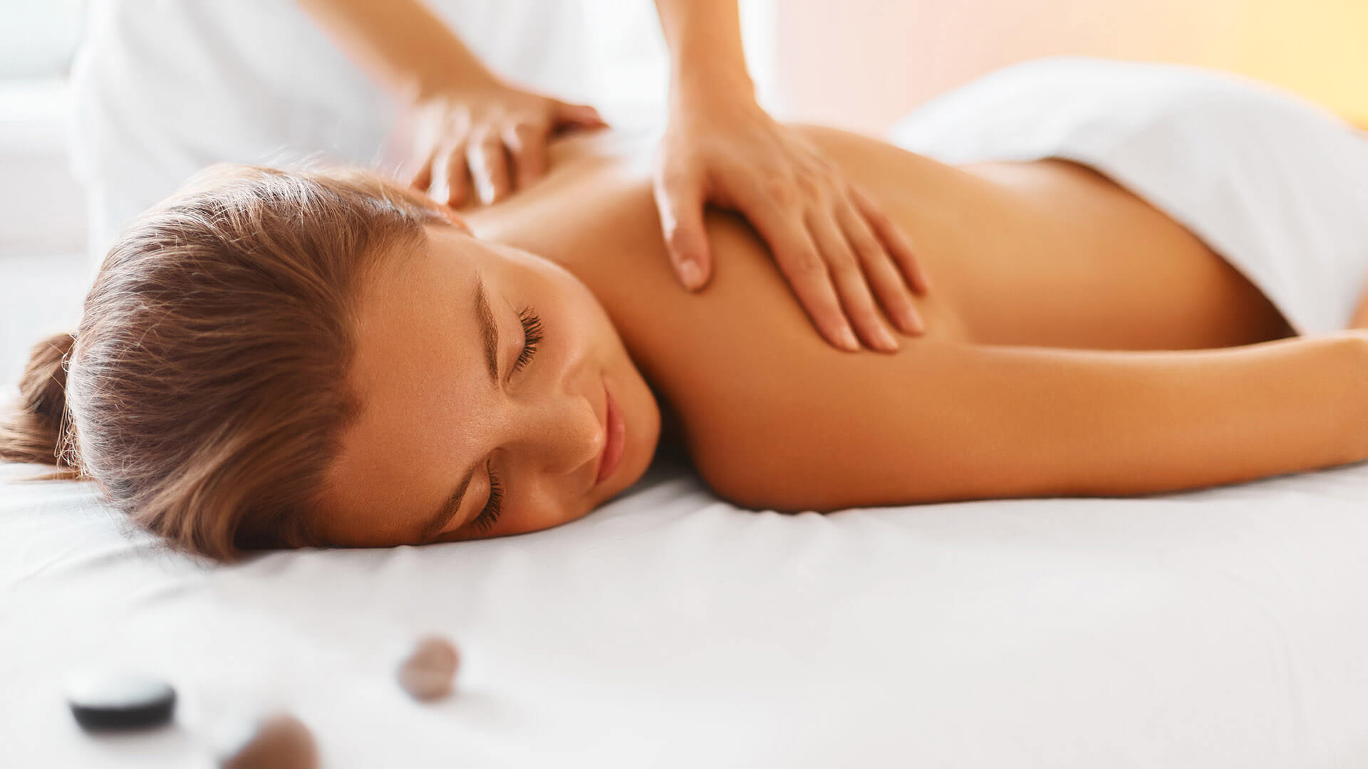 Wellness Bali professional therapist providing authentic Balinese massage and wellness services at villa across Bali